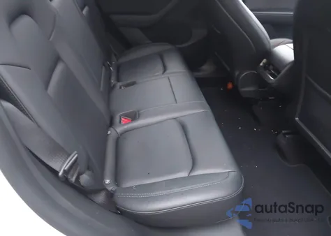 2022 Tesla Model Y Long Range Dual Motor All-Wheel Drive z USA, uszkodzony, nr VIN 7SAYGDEE3NF354410